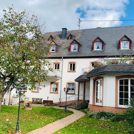 Отель Weinhof Michael Morbach Цельтинген-Рахтиг Экстерьер фото