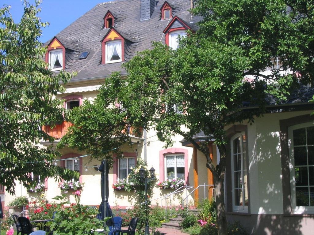 Отель Weinhof Michael Morbach Цельтинген-Рахтиг Экстерьер фото